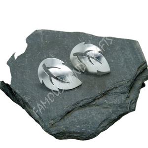 Boucles d'oreilles en laiton plaqué argent de créateur faites à la main - Product Image 1