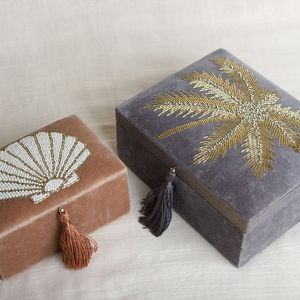 Boîte à bijoux carrée élégante en velours bleu avec motifs floraux brodés d'oiseaux, couvercles pour le rangement des bijoux - Product Image 4