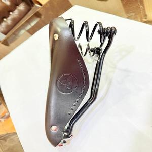 Selle de vélo classique en cuir confortable, rivets noirs, double rail en acier, coussin léger, siège de vélo pour adultes unisexes, route - Product Image 3