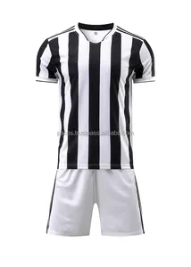 Uniformes de Fútbol Retro Personalizados al Por Mayor, Tallas Grandes, Sublimados, Conjunto de Uniforme de Fútbol Unisex, Ropa Deportiva Transpirable para Entrenamiento de Equipo - Product Image 5