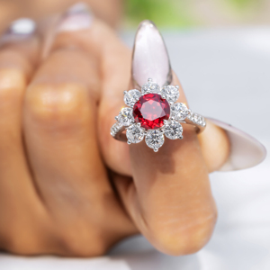 Anillo Halo con Flor, Rubí Rojo en el Centro, Anillo de Compromiso de Oro Blanco, Anillo de Diamantes con Racimo Floral, Anillo de Plata de Ley 925 con Piedras Preciosas - Product Image 3
