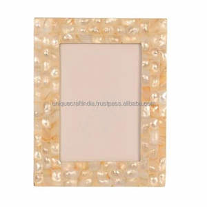 Cadres photo en bois luxueux et écologiques avec incrustations de os, motifs complexes faits à la main pour une décoration intérieure élégante |   Premium - Product Image 6