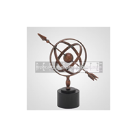 Sphère armillaire en laiton antique avec cadran solaire, base en bois, flèche en fer, astrolabe nautique, globe décoratif, accent de bureau, décoration vintage