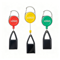 Porte-clés rétractable portable en plastique classique pour briquet, couleurs assorties, avec clip de fixation pour accessoires, personnalisable avec logo