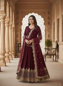 Ensemble de tenue Anarkali traditionnelle indienne de Ramdev Trading, conçu pour les mariages, les événements culturels, les réunions familiales élégantes - Product Image 2