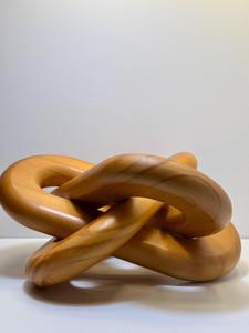 Sculpture d'objets décoratifs en bois faits à la main, en forme de chaîne, pour la décoration du salon, de la chambre et de la maison par Ambience Lifestyle - Product Image 3