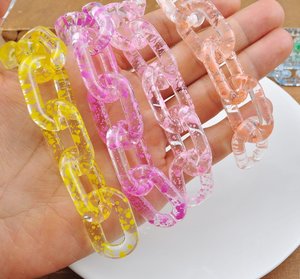 Pièce décorative en résine abstraite en forme de chaîne pour intérieurs élégants - Product Image 3