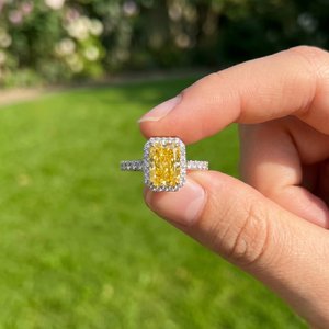 Bague élégante en argent 925 avec moissanite, taille brillant rond, éclat éclatant, bijou de créateur tendance, cadeau pour femme - Product Image 3
