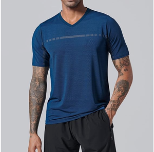 Camiseta deportiva de manga corta con cuello en V y estampado geométrico gris para hombre, de secado rápido y ajuste deportivo. - Product Image 5