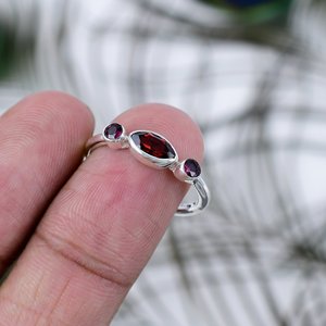 Anillos de Plata de Ley 925 con Granate Rojo, Corte Marquesa, Diseño Único, Románticos, para Mujer, Bodas y Fiestas, Venta al Por Mayor - Product Image 1