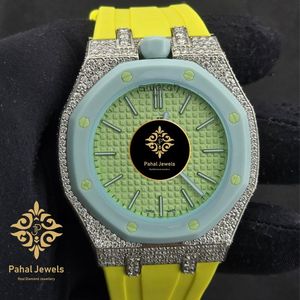 นาฬิกาข้อมือ Pahal Jewels สแตนเลสสตีลหรูหรา ประดับคริสตัลแซฟไฟร์ ควอตซ์ ตัวเรือนทรงแปดเหลี่ยม ขอบเพชร หน้าปัดสีเขียว ดีไซน์เรียบง่าย สีเหลือง - Product Image 1