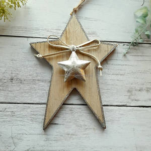 Étoile suspendue en bois blanchi blanc personnalisée, accessoire de support de décoration d'arbre de Noël fait à la main et durable, à bas quantité minimale de commande - Product Image 4