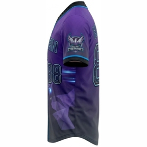 Maillot de baseball personnalisé haut de gamme pour homme, manches courtes, col en V, boutons sur le devant, évacuation de l'humidité, coupe classique, imprimé géométrique violet et bleu - Product Image 4