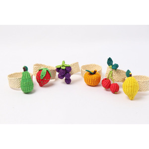 Jolies attaches-serviettes en forme de fraise en jonc de mer, autocollantes, tissées à la main, pour décorations de table, OEM ODM acceptés - Product Image 4