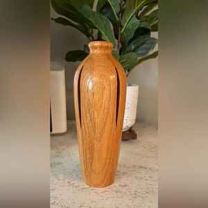 Jarrón de Piso Artesanal de Madera Natural y Bambú con Cuatro Diseños Únicos Recortados, Decorativo para Bodas - Product Image 1