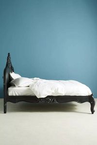 Cadre de lit en bois massif artisanal de luxe, orné de sculptures rococo en forme de coquille, finition noire charbon mate - Product Image 2