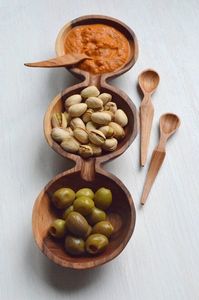 Plateau et ensemble de bols modernes en bois faits à la main pour servir des fruits secs, des noix, des chips, des amuse-gueules, du fromage lors de fêtes - Product Image 6