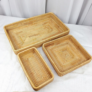 ชุดถาดเก็บของหวาย 3 ชิ้น ดีไซน์มินิมอลสำหรับจัดระเบียบโต๊ะ ผิวสัมผัสขัดเงา ซ้อนกันได้ ใช้ในห้องน้ำ ใส่เครื่องเทศ เครื่องประดับ - Product Image 1