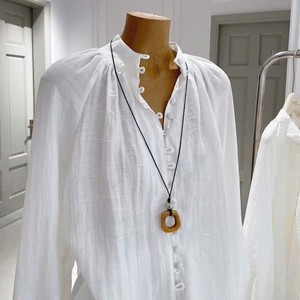 Conjunto de Blusa Blanca de Manga Larga con Cuello en V y Pantalones Cortos de Cintura Alta para Mujer, Ropa Casual para Vacaciones y Resort, Ecológica y Antiarrugas - Product Image 5