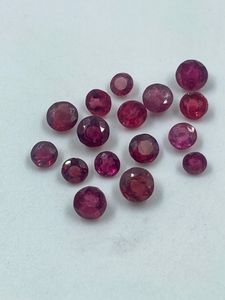 สปิเนลสีแดงคุณภาพสูงธรรมชาติ 4.25 กะรัต 16 เม็ด ทรงกลมเจียระไนแบบบริลเลียนท์ ขนาด 3-4 มม. สำหรับทำเครื่องประดับ - Product Image 2