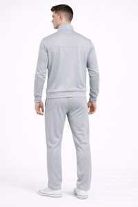 Conjunto Deportivo Gris Claro Premium para Hombre con Diseño Moderno y Minimalista, Creado para un Confort Superior y Flexibilidad - Product Image 3