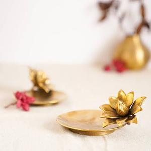 Assiette décorative en forme de fleur dorée, en métal fait main, design moderne pour la décoration de table de mariage - Product Image 1