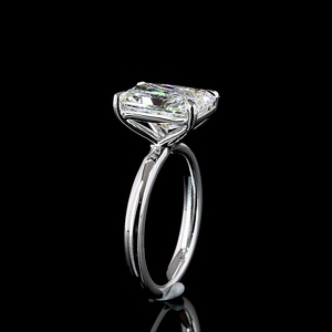 Bague de fiançailles solitaire en or blanc 14 carats avec diamant de laboratoire certifié IGI 4 carats taille radiant, bijou de luxe pour mariage - Product Image 2