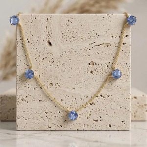 Collar Alexandrite Station en oro, cadena de alejandrita que cambia de color, collar de piedras preciosas minimalista y delicado para mujer - Product Image 1