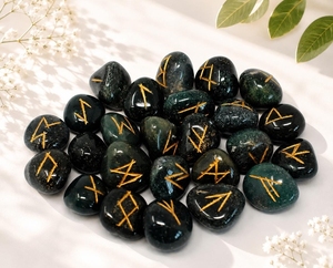 Juego de 25 Piedras Grandes de Runas Nórdicas Talladas en Jade Verde, Piedras de Angelita para Adivinación, Ágata Espiritual Ruhe, Origen Gujarat - Product Image 1