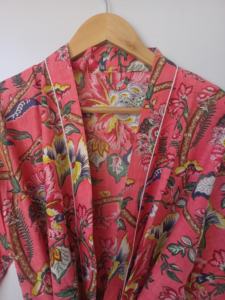 ชุดกิโมโนลายดอกไม้หรูหราขายส่ง ผ้าฝ้าย 100% ชุดนอนยาว แขนยาว มีกระเป๋าหน้า ผูกเชือกด้านหน้า ผู้ผลิตขายส่งจำนวนมาก - Product Image 5