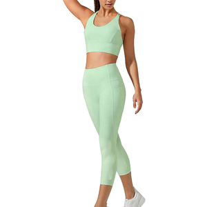 Conjunto de sujetador deportivo de yoga sin costuras verde menta para mujer, espalda cruzada, cuello redondo, soporte medio, ropa deportiva para fitness y entrenamiento - Product Image 1