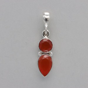 Pendentif en argent sterling 925 plaqué rhodium avec trois pierres grenats serties clos, style bohème, classique, pour un usage quotidien, bijoux unisexe - Product Image 3