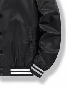 Chaqueta universitaria de béisbol de satén personalizada para equipo de fútbol americano, modelo Bomber, con ribete blanco, venta al por mayor, totalmente personalizable, corte regular - Product Image 2