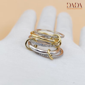Bague de luxe en or bicolore avec diamants ronds brillants entrelacés, bijou raffiné et élégant - Product Image 3