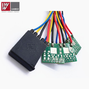 เครื่องฉีดขึ้นรูปอัตโนมัติแนวตั้งเกียร์ PLC สำหรับแรงดันต่ำสำหรับชุดหูฟังเคสชาร์จควบคุมความหนาของผนัง - Product Image 5