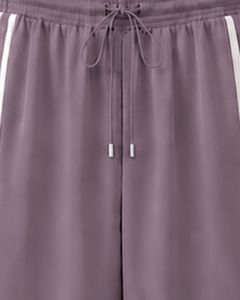 กางเกงขายาวทรงหลวมสีม่วงอมเทา ยี่ห้อ Manufacturer รุ่น Dusty Mauve แต่งแถบสีขาวสามเส้น สำหรับผู้หญิง สไตล์ลำลอง ใส่สบาย มีเชือกผูกเอว เหมาะสำหรับสตรีทแวร์ - Product Image 5