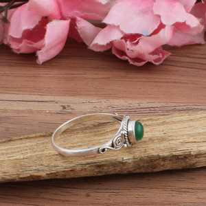 Anillo de Plata de Ley 925 con Turquesa Verde Natural en Engaste Clásico, Joyería China, Piedra Genuina, para Mujer, Venta al por Mayor - Product Image 2