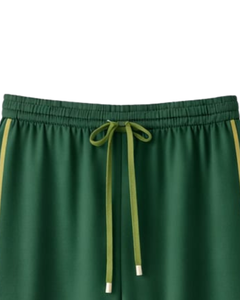 Pantalon de survêtement large vert forêt personnalisé pour femme avec bande latérale jaune, taille élastique et cordon de serrage, pantalon décontracté pour la détente, approvisionnement en gros OEM - Product Image 4