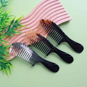 Peine de Cuerno de Búfalo Hecho a Mano Tradicional, Accesorio para el Cabello Ecológico y Natural, Artículo de Regalo Personalizable - Product Image 5