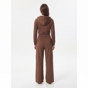 Ensemble décontracté pour femme : Sweat-shirt court marron personnalisé avec fermeture éclair et pantalon de survêtement large empilé - Product Image 6