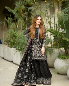 Ensemble Palazzo en Faux Georgette Premium avec Broderie de Paillettes Lourdes de 5 MM, Rivets, Travail Moti et Bordure Latkan, Dupatta pour Tenue de Soirée - Product Image 1