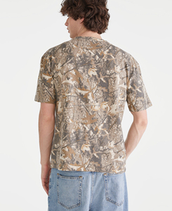 Nouveau T-shirt élégant pour homme à manches courtes imprimé camouflage, col rond, coupe classique, vêtement décontracté, 100% polyester, tissu respirant tissé - Product Image 2