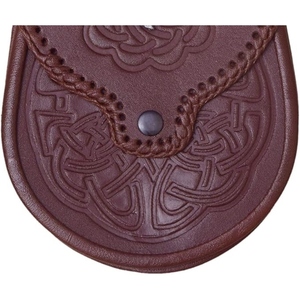 Bolsa de Cintura Tradicional Escocesa Sporran de Cuero Genuino Premium Marrón con Diseño de Cardo Celta Grabado, Hecha a Mano - Product Image 3