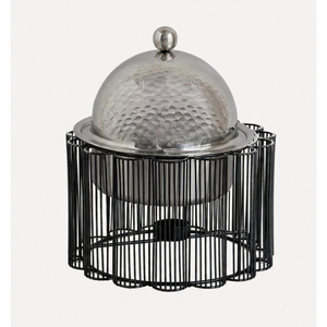 Plat de service rond exclusif en acier inoxydable martelé avec support en treillis métallique noir pour buffet - Product Image 1