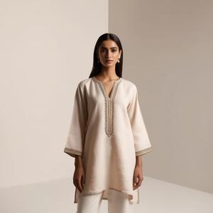 Camiseta sin mangas ligera Urban Explorers para mujer hecha a mano con prácticas éticas Diseño elegante de marcas de boutique artesanales - Product Image 1