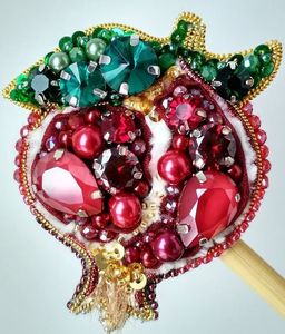 Broche de luxe faite à la main, brodée et perlée, bijoux de créateur tendance - Product Image 1