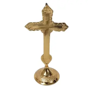 황동 십자가 십자가와 캔들 홀더 황동 새겨진 제단 세트 교회 용품 도매 가격에 사용할 수