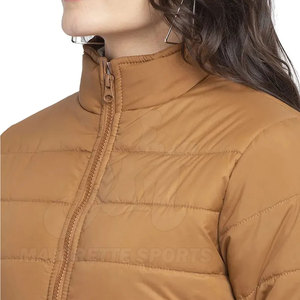 Vestes matelassées élégantes pour femmes avec logo personnalisé, dotées d'un tissu de qualité supérieure, d'une fermeture éclair intégrale et de poches latérales, conçues pour un usage quotidien. - Product Image 6