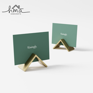 Soporte Triangular Metálico Dorado para Números de Mesa, Porta Tarjetas de Escritorio Minimalista, Exhibidor Moderno de Tarjetas de Lugar para Restaurante o Boda - Product Image 6