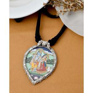 สร้อยคอจี้เงินแฟชั่น Meera Jaipur Radhey พร้อมดีไซน์ลายเพ้นท์สุดหรู - Product Image 3